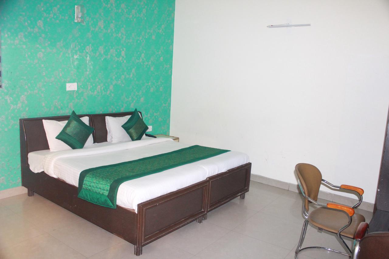 Hotel Smart Plaza Нью-Делі Екстер'єр фото