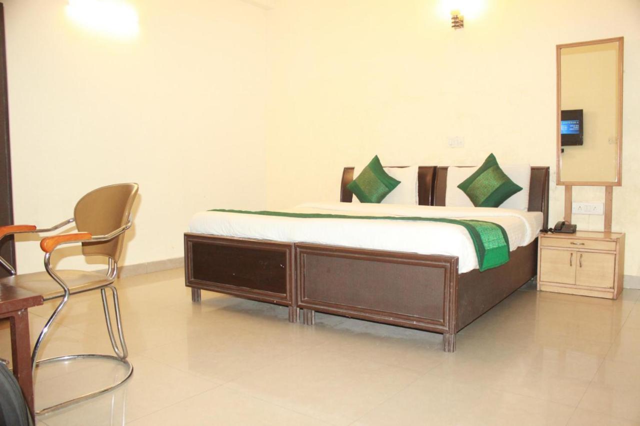 Hotel Smart Plaza Нью-Делі Екстер'єр фото