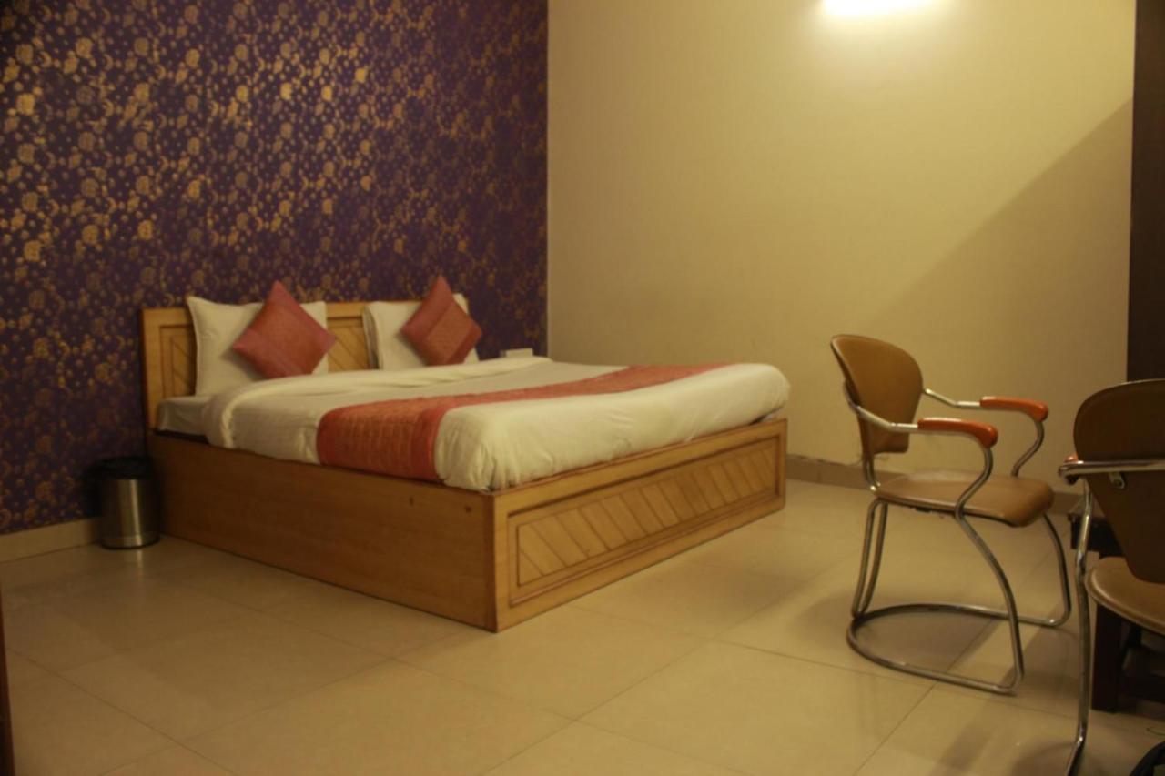 Hotel Smart Plaza Нью-Делі Екстер'єр фото