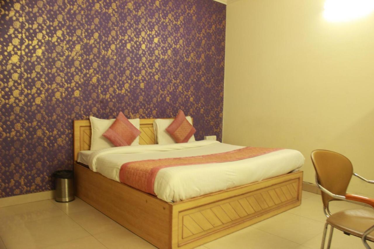 Hotel Smart Plaza Нью-Делі Екстер'єр фото